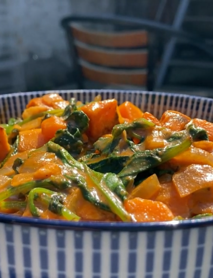 Curry met zoete aardappel, wortel en spinazie